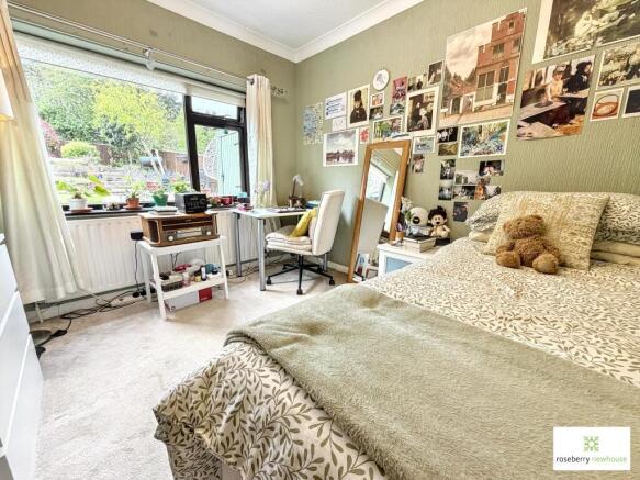 4 bed Bungalow for sale Image 10