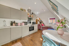 Flat 15, 1331 Walsingham House, High Road, Whetstone, London N20 9HR
