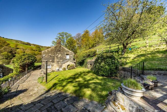4 bed House for sale Image 4