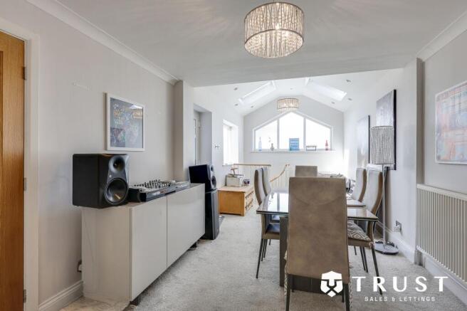 4 bed Detached for sale Image 3