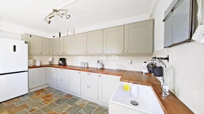 Kitchen (4).jpg