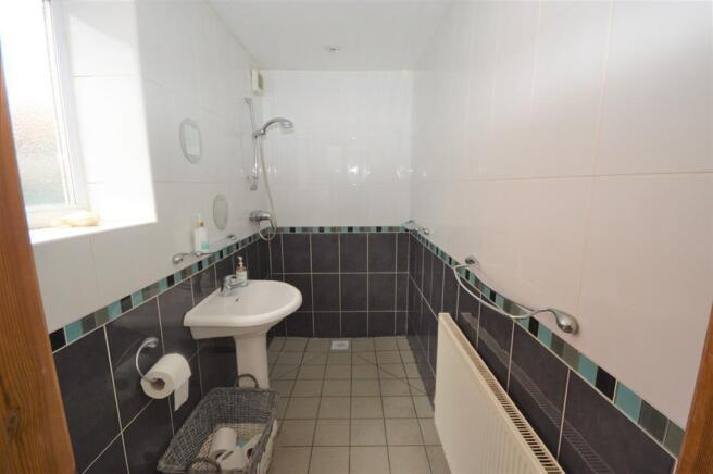 GROUND FLOOR WET ROOM