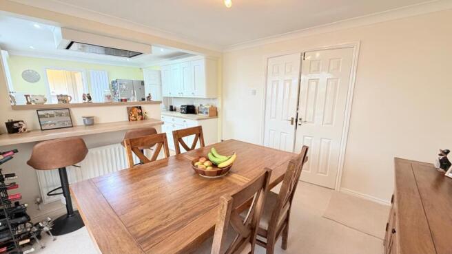 4 bed Detached for sale Image 6