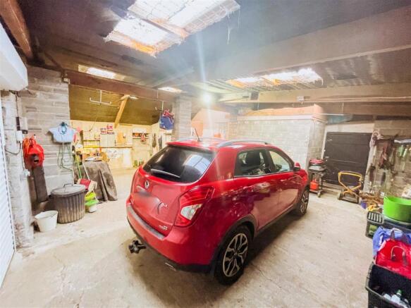 Garage/Workshop
