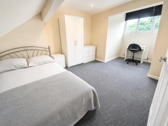 4 bed House Share to rent Image 4