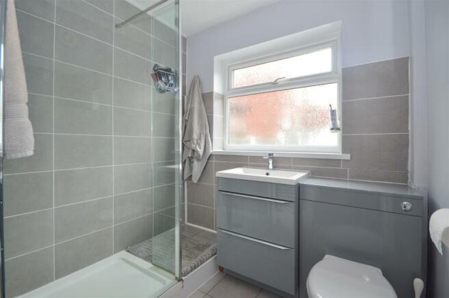 SHOWER ROOM/W.C.