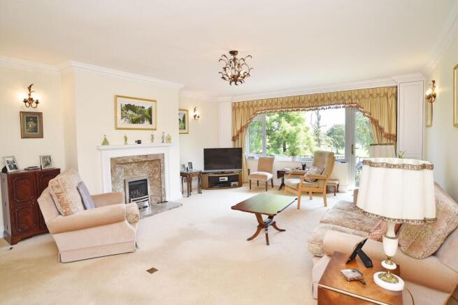 3 bed Flat for sale Image 4