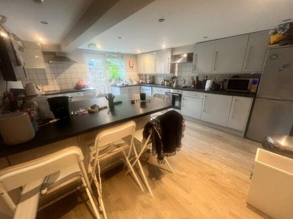 7 bed Terraced to rent Image 6