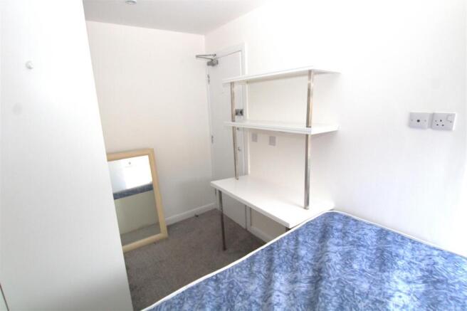 5 bed Detached to rent Image 6