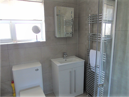 Ensuite to Bed 1