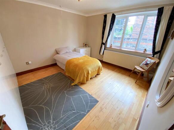 BEDROOM 2