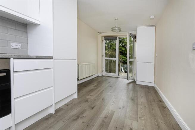 4 bed Town House for sale Image 5