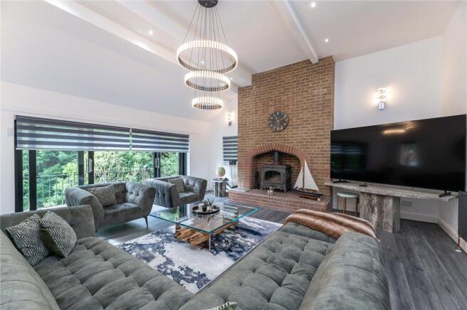 7 bed Detached for sale Image 6