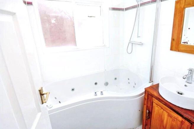 3 bed Semi-Detached for sale Image 12