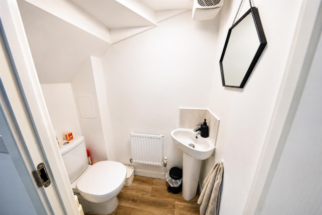 3 bed Terraced for sale Image 9