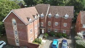 9, Smeaton Court, Old College Road, Newbury RG14 1TQ