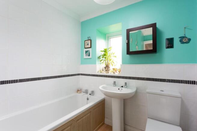 4 bed Link Detached House for sale Image 10