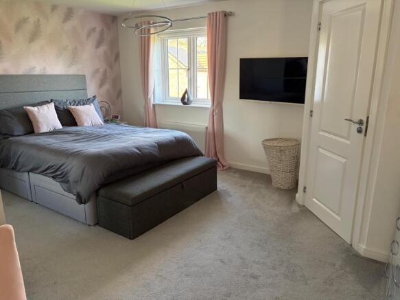 4 bed Detached for sale Image 8