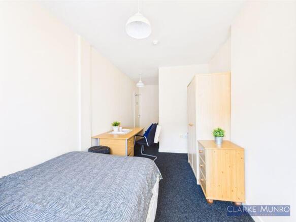 1 bed House Share to rent Image 6
