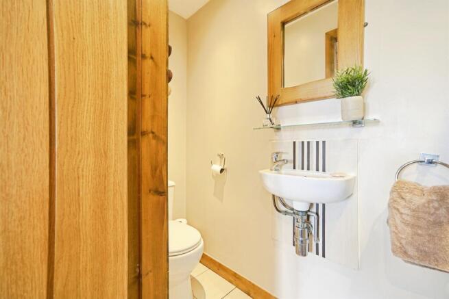 4 bed Detached for sale Image 11