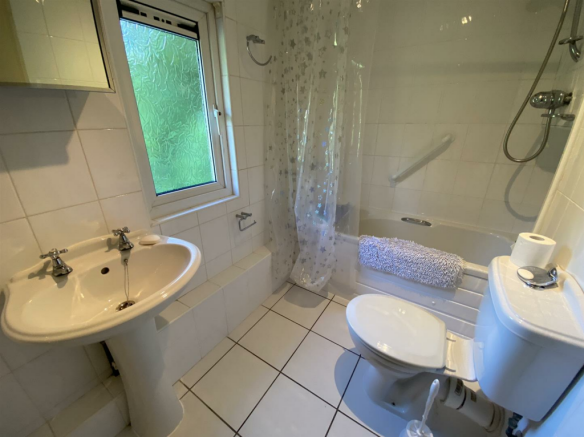 BATHROOM/W.C