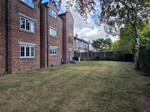 2 bed Apartment for sale Image 11
