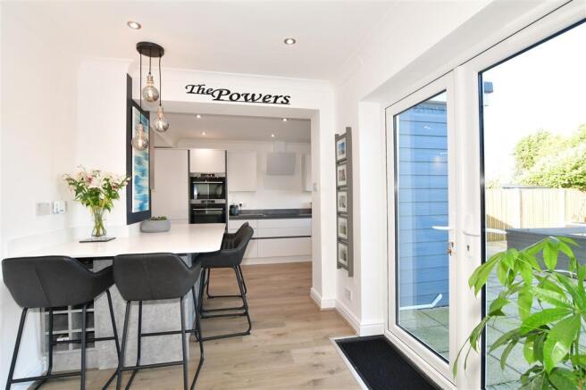 Kitchen/Breakfast Area