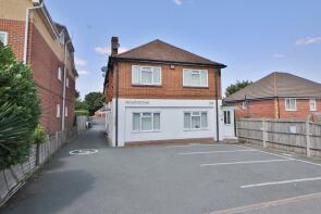 Flat C, 109 Merryfield Court, London Road, Cowplain, Waterlooville PO8 8XJ