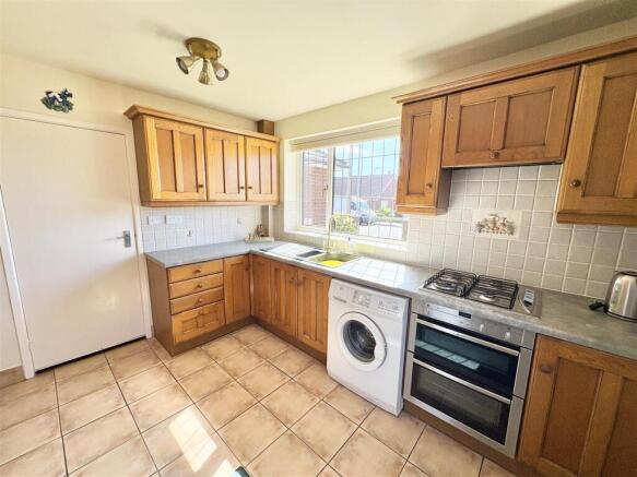 Birch Tree Crescent, Kirkby-In-Ashfield, Nottingham photo 4