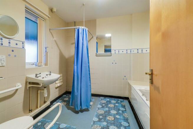 BATHROOM/W.C.