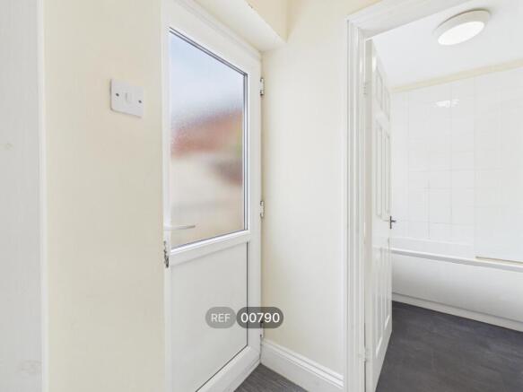 2 bed Terraced to rent Image 8