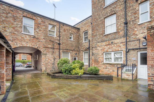 2 bed Apartment for sale Image 5