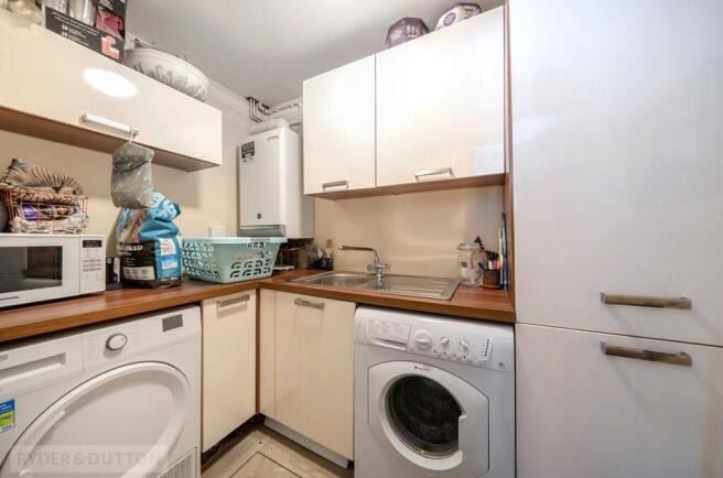 4 bed Semi-Detached for sale Image 6