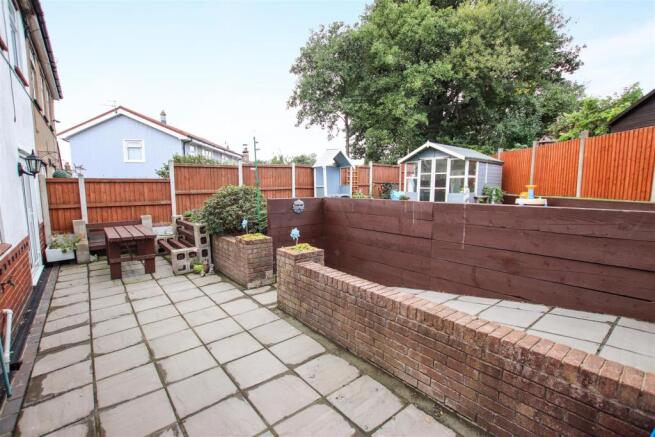 ENCLOSED REAR GARDEN