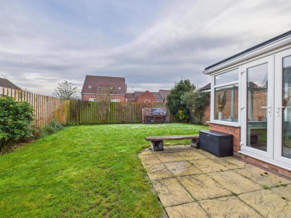 4 bed Link Detached House for sale Image 10