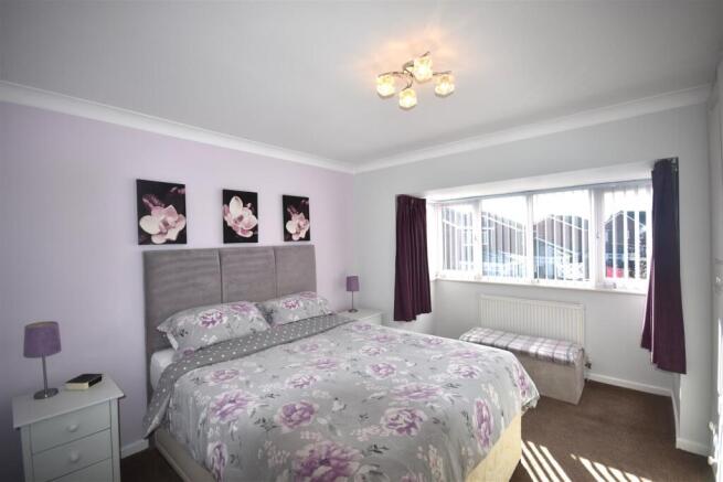 4 bed Detached for sale Image 8