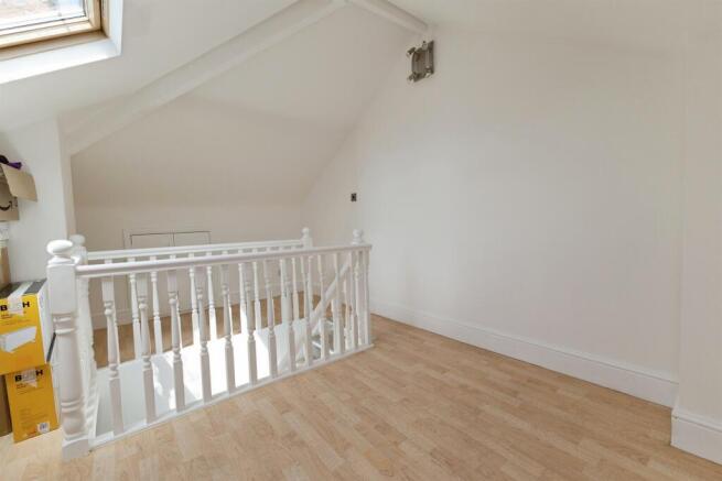 4 bed Semi-Detached for sale Image 12