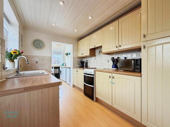 3 bed Semi-Detached for sale Image 4