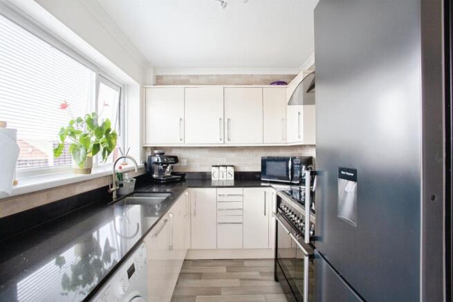 3 bed Semi-Detached for sale Image 6