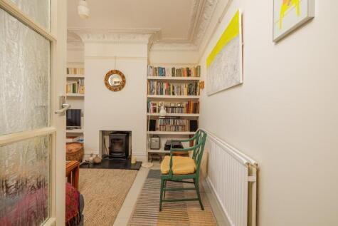 Victoria Avenue, Redfield