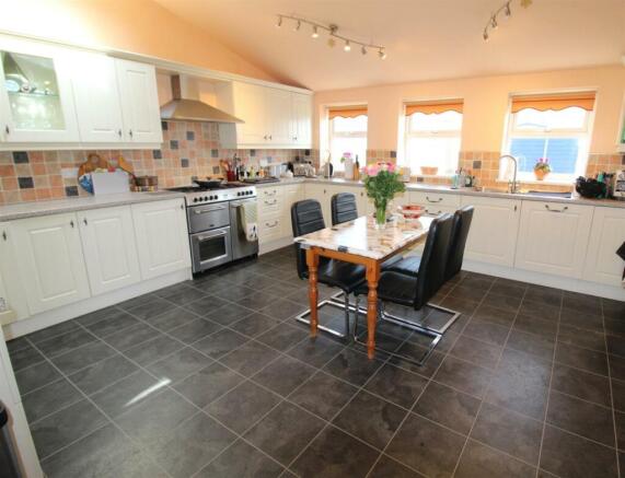 MAGNIFICENT FAMILY ROOM/KITCHEN