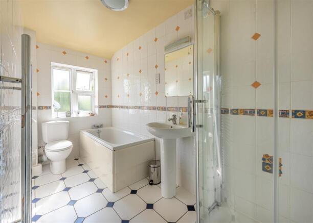 5 Foster Street-bath.jpg