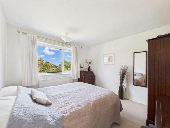 5 bed Detached for sale Image 11
