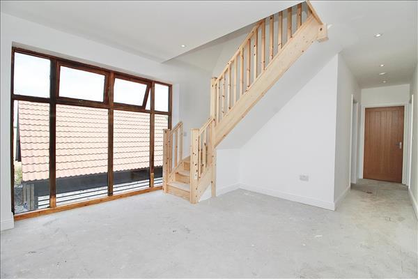 Spacious Galleried L
