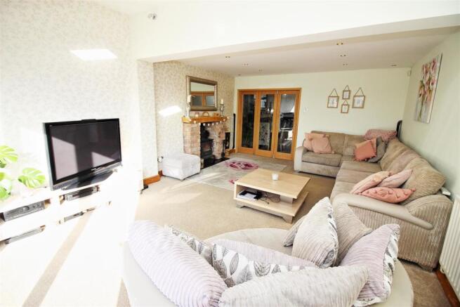 lounge.1.JPG