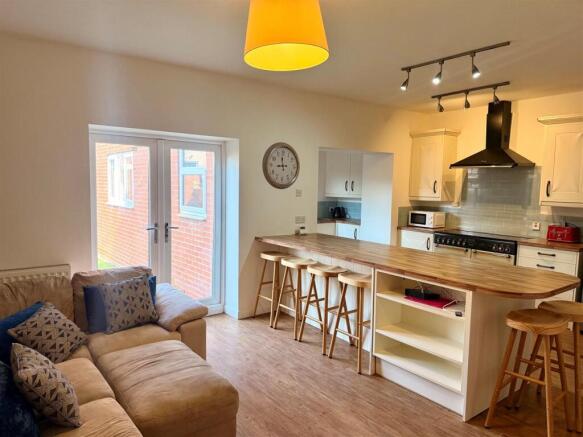 Kitchen NEW.jpg