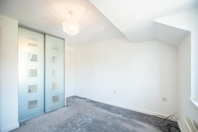 2 bed Semi-Detached to rent Image 11