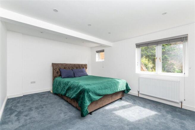 7 bed Detached for sale Image 12