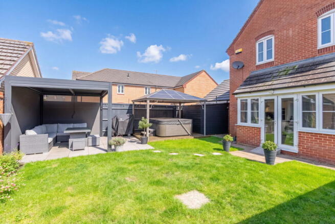 Hatfield Close, Corby, NN18 8QB photo 4