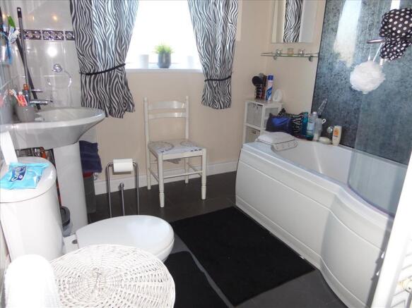 FAMILY BATHROOM